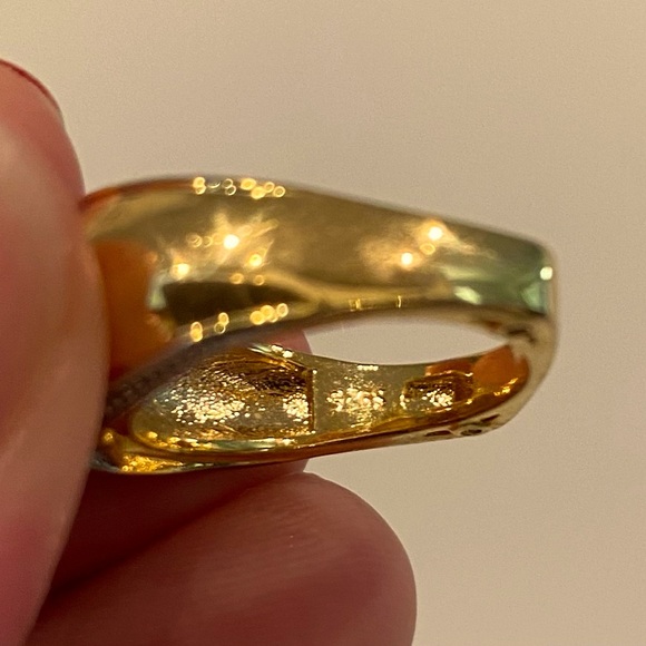 Women’s Gold Tone Cocktail Ring with Simulated Diamonds Size 6 - Picture 3 of 4